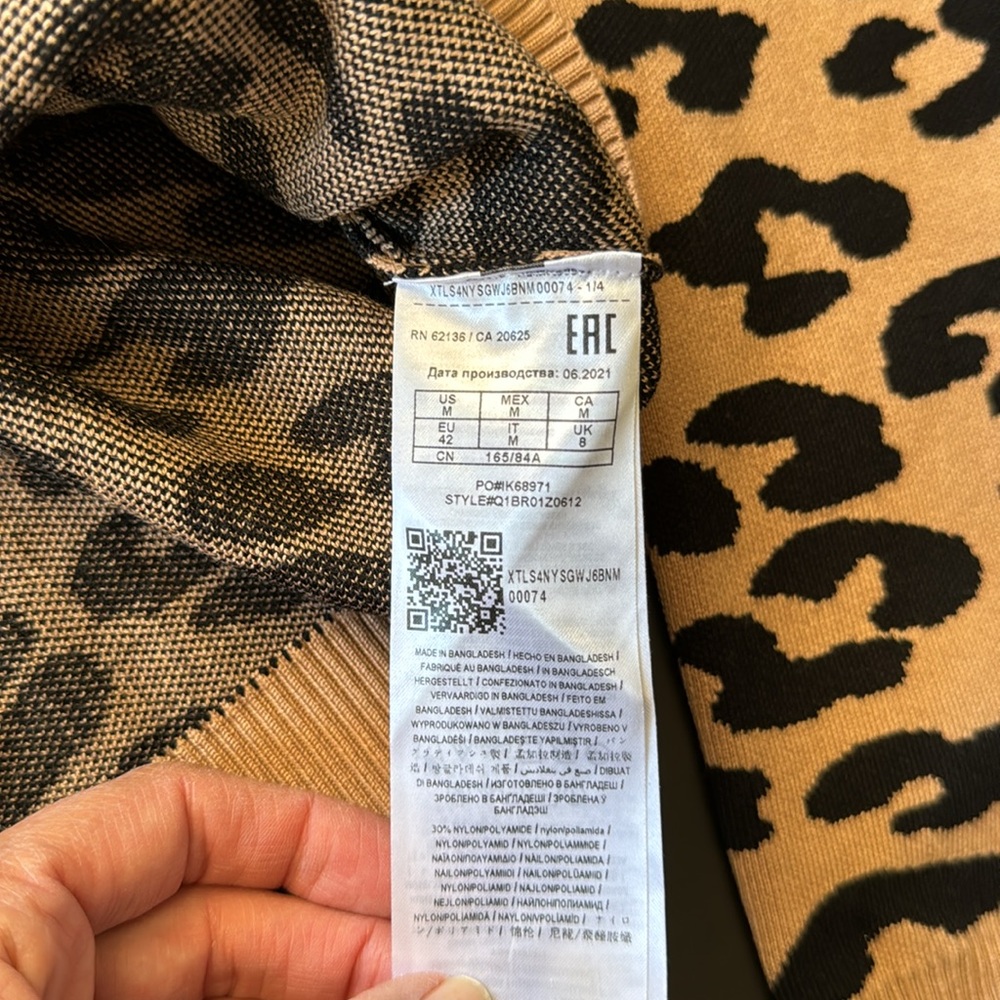 NWT Guess off the shoulder Leopard sweater Size Medium - Picture 11 of 12